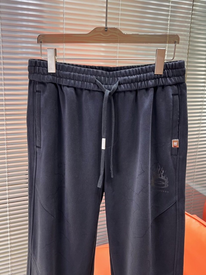 BALENCIAGA 巴黎世家2025秋冬新款休闲裤！官网同步发售。品牌经典LOGO休闲裤 ，定制面料，