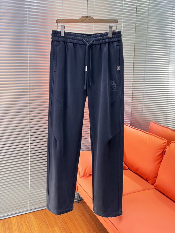 BALENCIAGA 巴黎世家2025秋冬新款休闲裤！官网同步发售。品牌经典LOGO休闲裤 ，定制面料，