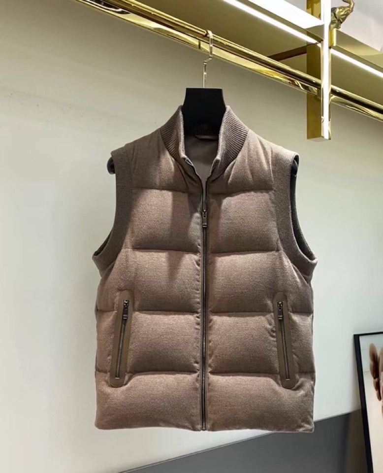 Loro Piana 诺悠翩雅lP🆕 1995秋冬新款，爆款羽绒马甲，四色齐发；金纺羊毛面料；柔软顺滑；