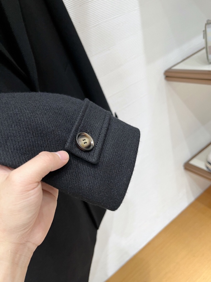 Ermenegildo Zegna 杰尼亚2025年秋冬新款杰尼亚羊毛羽绒服大衣\n颜色：黑色，藏青\n