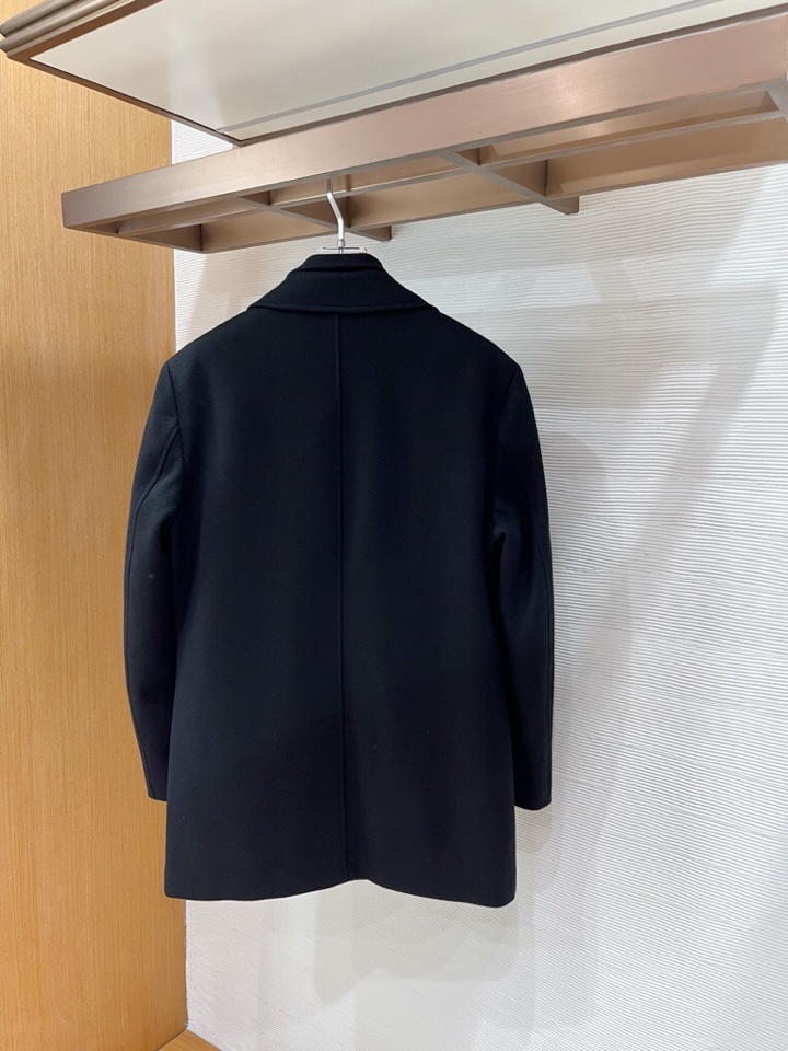 Ermenegildo Zegna 杰尼亚2025年秋冬新款杰尼亚羊毛羽绒服大衣\n颜色：黑色，藏青\n