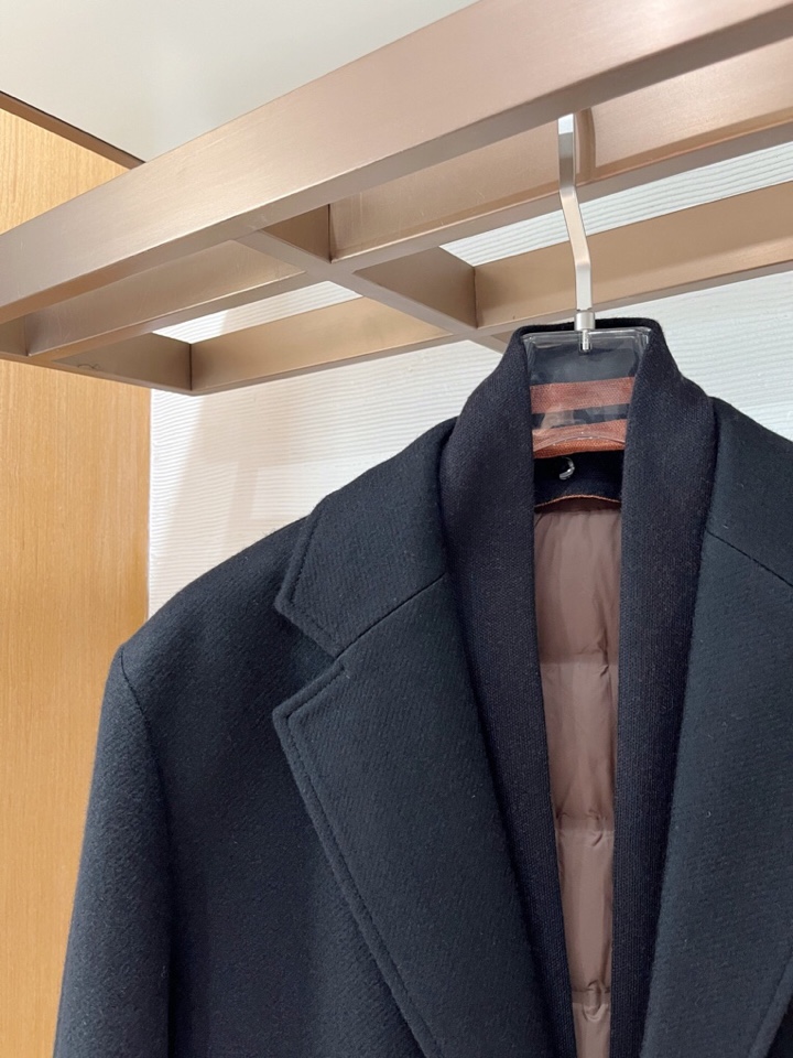 Ermenegildo Zegna 杰尼亚2025年秋冬新款杰尼亚羊毛羽绒服大衣\n颜色：黑色，藏青\n