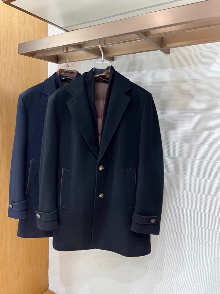 Ermenegildo Zegna 杰尼亚2025年秋冬新款杰尼亚羊毛羽绒服大衣\n颜色：黑色，藏青\n
