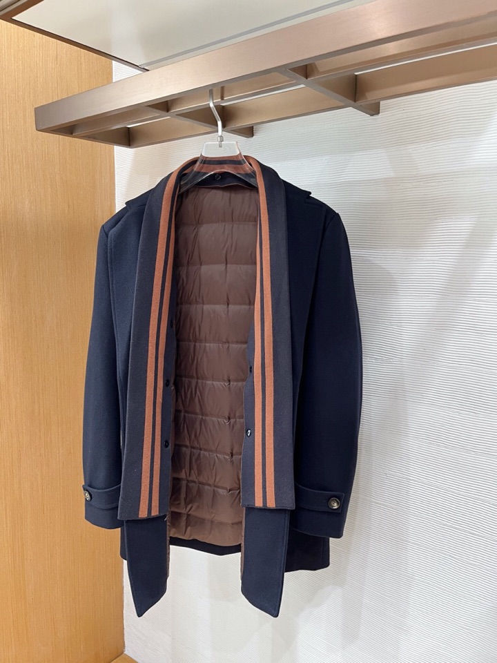 Ermenegildo Zegna 杰尼亚2025年秋冬新款杰尼亚羊毛羽绒服大衣\n颜色：黑色，藏青\n