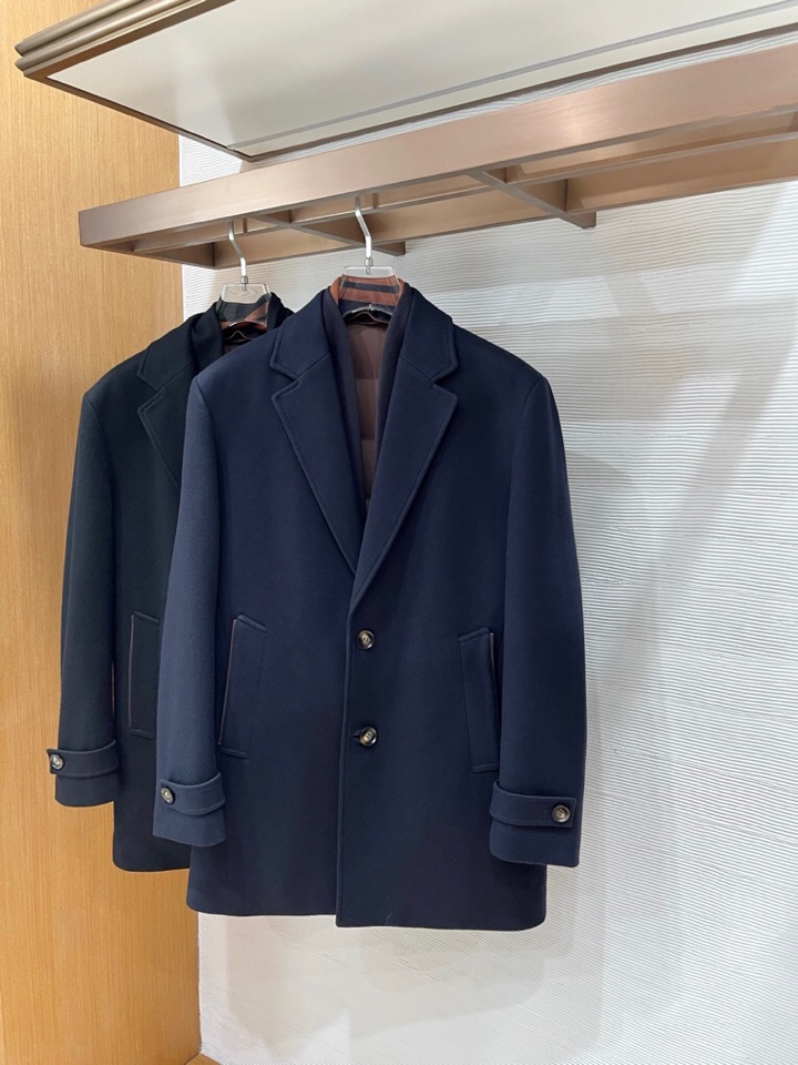 Ermenegildo Zegna 杰尼亚2025年秋冬新款杰尼亚羊毛羽绒服大衣\n颜色：黑色，藏青\n