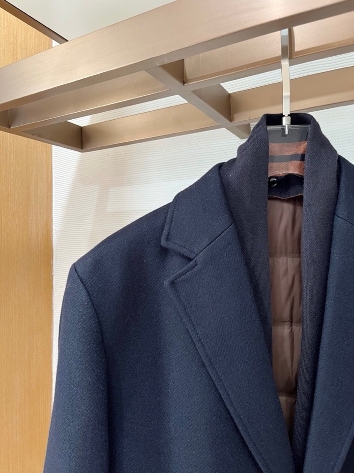 Ermenegildo Zegna 杰尼亚2025年秋冬新款杰尼亚羊毛羽绒服大衣\n颜色：黑色，藏青\n