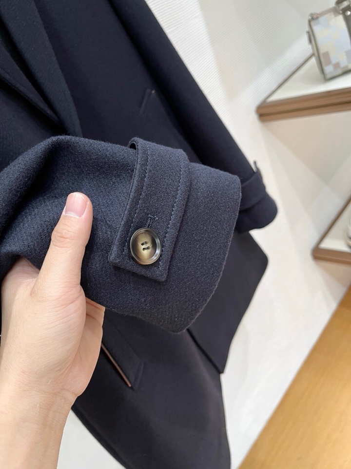 Ermenegildo Zegna 杰尼亚2025年秋冬新款杰尼亚羊毛羽绒服大衣\n颜色：黑色，藏青\n