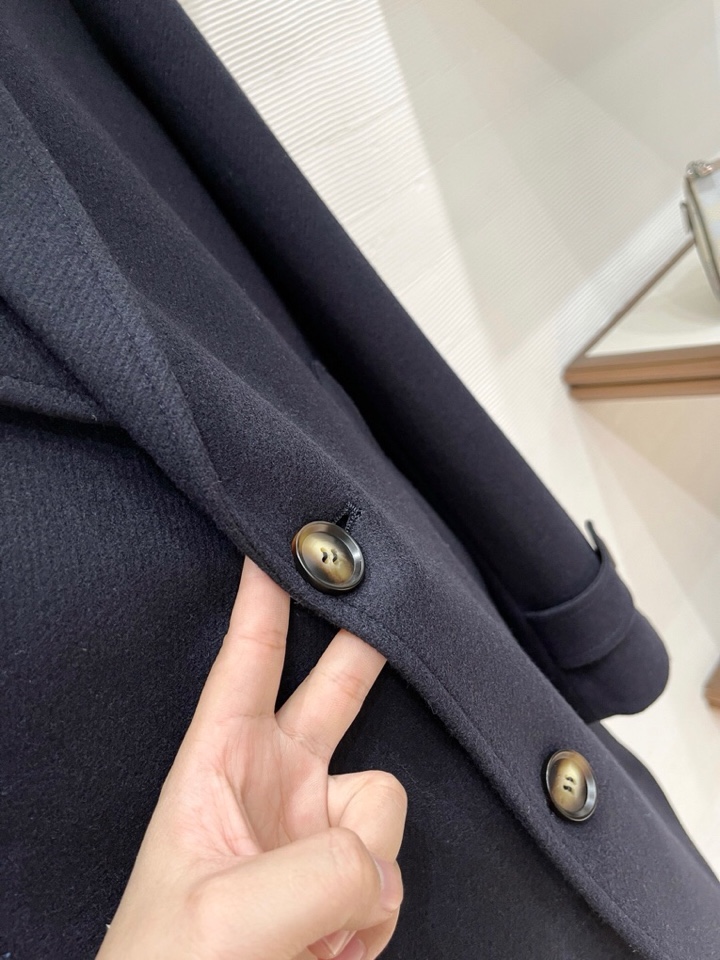 Ermenegildo Zegna 杰尼亚2025年秋冬新款杰尼亚羊毛羽绒服大衣\n颜色：黑色，藏青\n