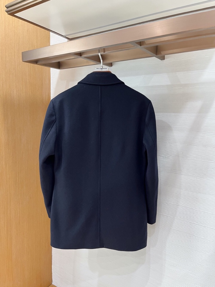 Ermenegildo Zegna 杰尼亚2025年秋冬新款杰尼亚羊毛羽绒服大衣\n颜色：黑色，藏青\n