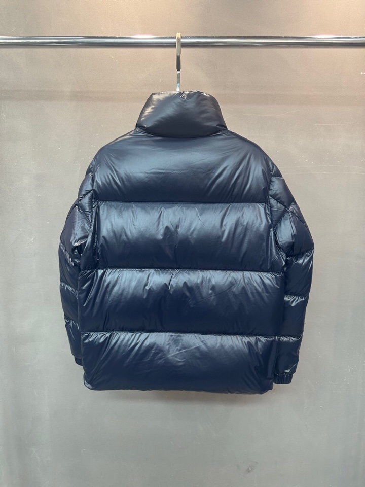 Moncler 蒙口25ss秋冬奔跑标识立领羽绒服\n颜色:深蓝\n码数:1 2 3 4 5