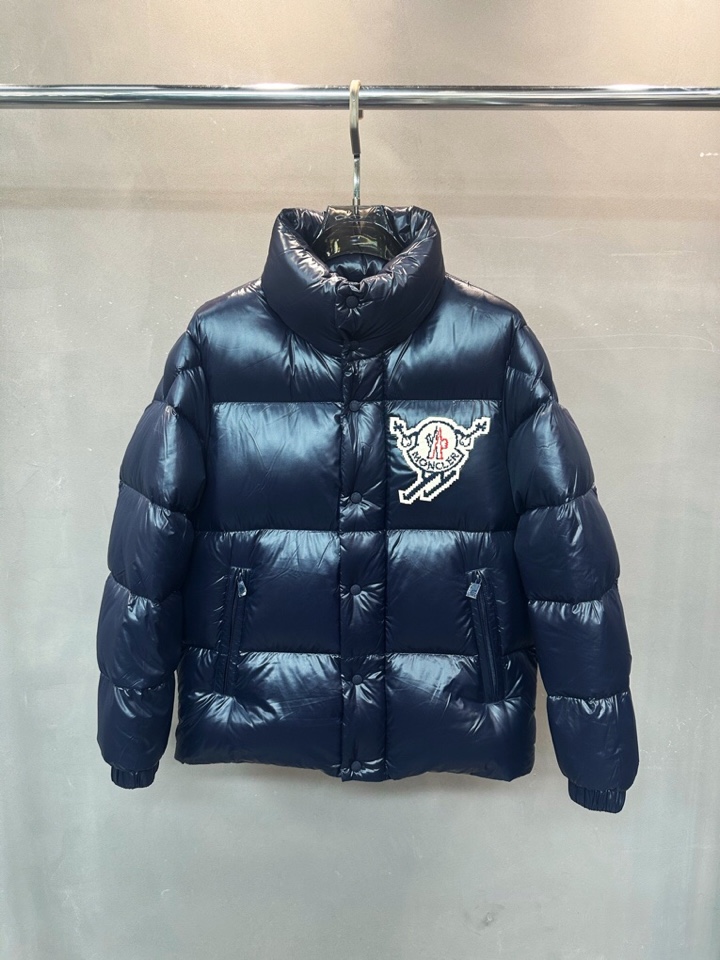 Moncler 蒙口25ss秋冬奔跑标识立领羽绒服\n颜色:深蓝\n码数:1 2 3 4 5