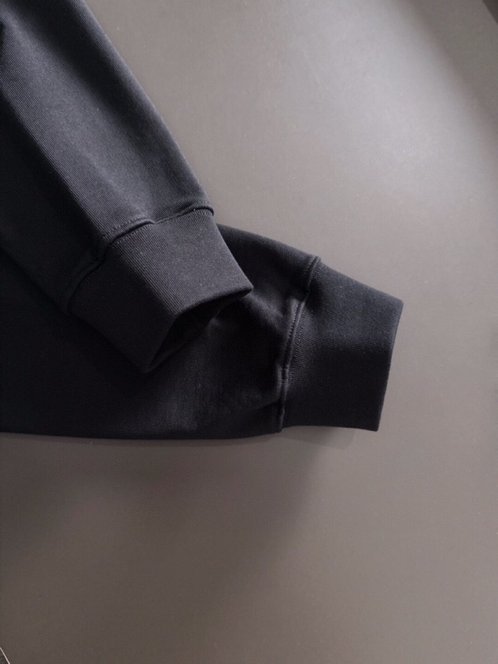 CHANEL 香奈儿25SS秋冬圆领卫衣，500克重 区别市面 质感无解 版型也真的是绝绝子 每一季新品