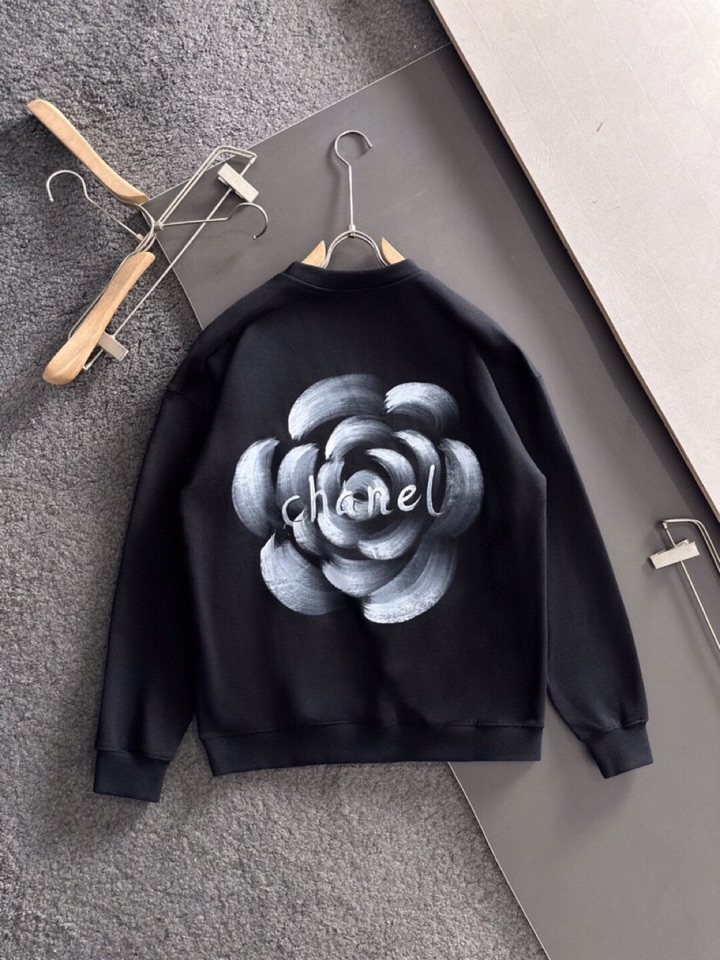 CHANEL 香奈儿25SS秋冬圆领卫衣，500克重 区别市面 质感无解 版型也真的是绝绝子 每一季新品