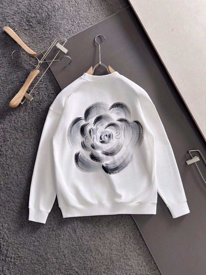 CHANEL 香奈儿25SS秋冬圆领卫衣，500克重 区别市面 质感无解 版型也真的是绝绝子 每一季新品