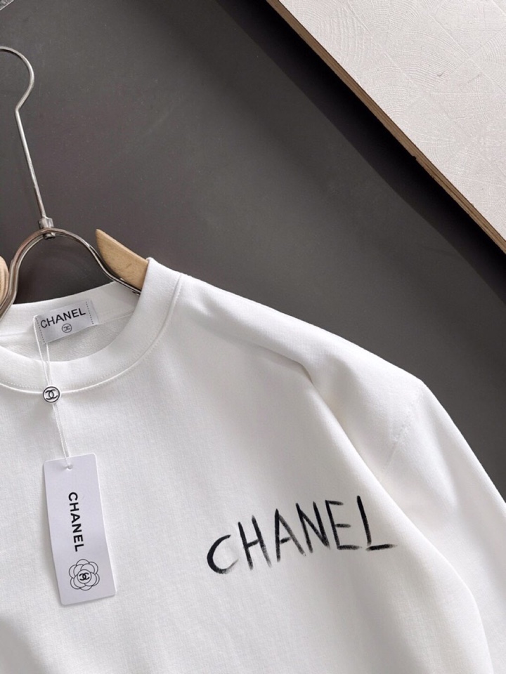 CHANEL 香奈儿25SS秋冬圆领卫衣，500克重 区别市面 质感无解 版型也真的是绝绝子 每一季新品