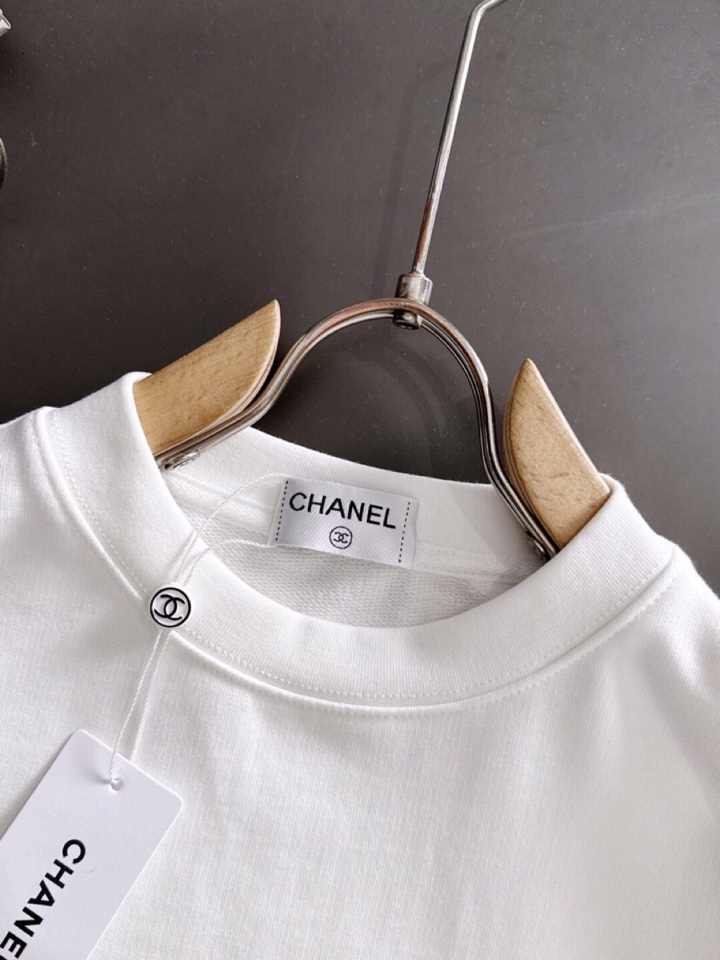 CHANEL 香奈儿25SS秋冬圆领卫衣，500克重 区别市面 质感无解 版型也真的是绝绝子 每一季新品