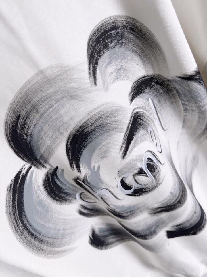 CHANEL 香奈儿25SS秋冬圆领卫衣，500克重 区别市面 质感无解 版型也真的是绝绝子 每一季新品