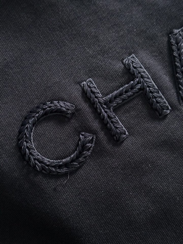 CHANEL 香奈儿25SS秋冬圆领卫衣，500克重 区别市面 质感无解 版型也真的是绝绝子 每一季新品