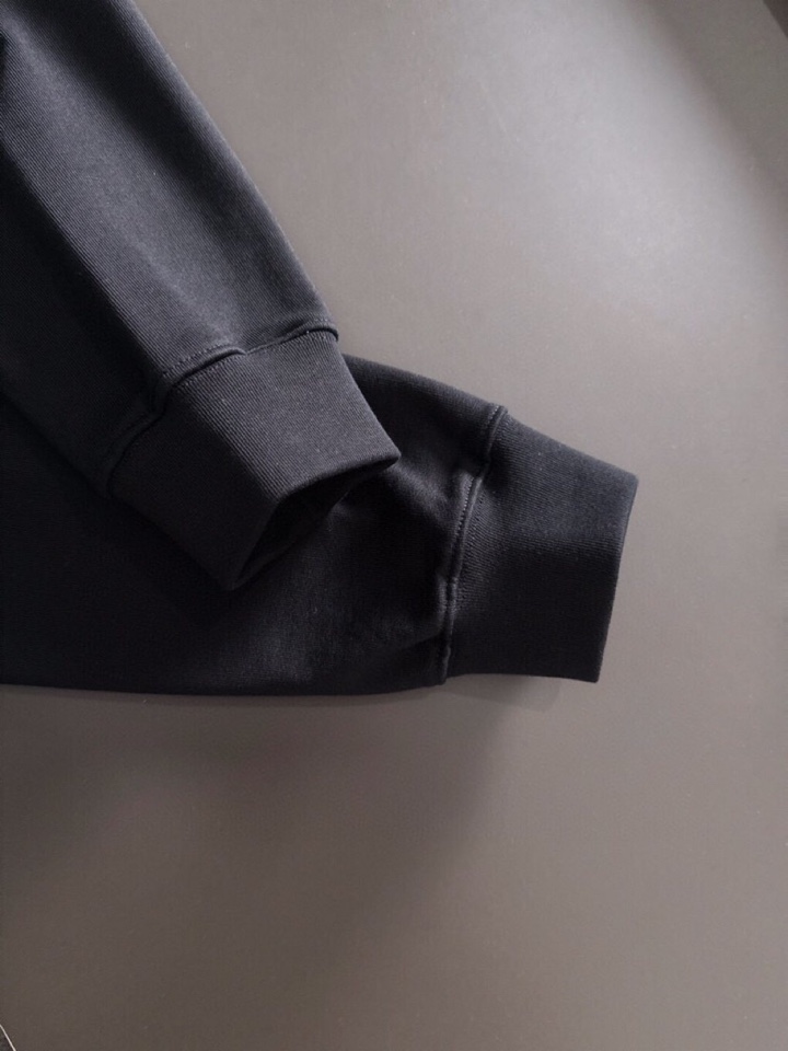 CHANEL 香奈儿25SS秋冬圆领卫衣，500克重 区别市面 质感无解 版型也真的是绝绝子 每一季新品