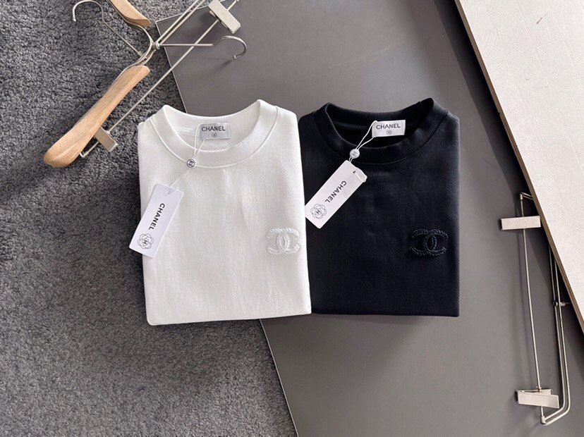 CHANEL 香奈儿25SS秋冬圆领卫衣，500克重 区别市面 质感无解 版型也真的是绝绝子 每一季新品