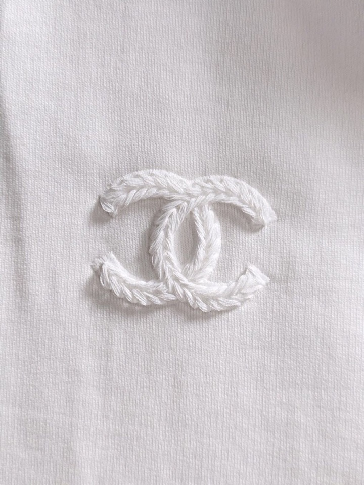 CHANEL 香奈儿25SS秋冬圆领卫衣，500克重 区别市面 质感无解 版型也真的是绝绝子 每一季新品