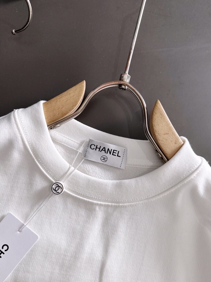 CHANEL 香奈儿25SS秋冬圆领卫衣，500克重 区别市面 质感无解 版型也真的是绝绝子 每一季新品