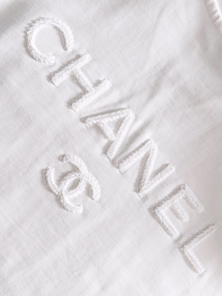 CHANEL 香奈儿25SS秋冬圆领卫衣，500克重 区别市面 质感无解 版型也真的是绝绝子 每一季新品