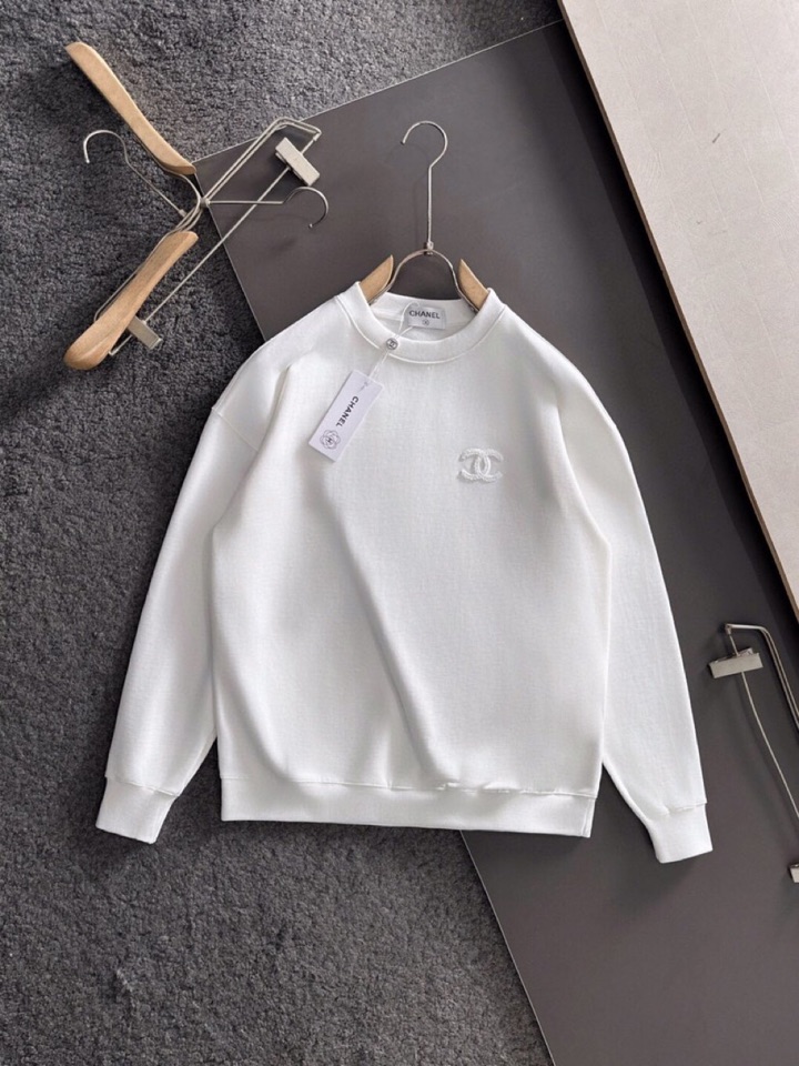 CHANEL 香奈儿25SS秋冬圆领卫衣，500克重 区别市面 质感无解 版型也真的是绝绝子 每一季新品