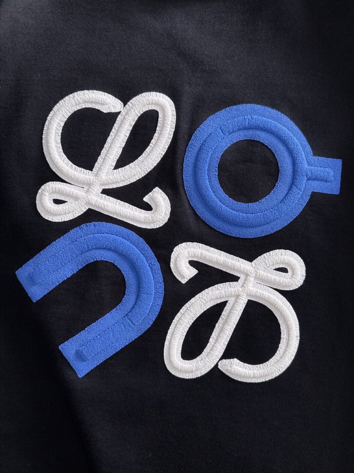 LOEWE 罗意威25SS秋冬圆领卫衣，500克重 区别市面 质感无解 版型也真的是绝绝子 每一季新品版