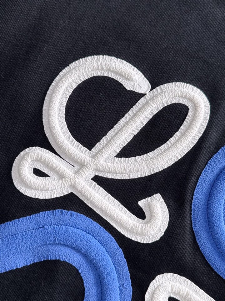 LOEWE 罗意威25SS秋冬圆领卫衣，500克重 区别市面 质感无解 版型也真的是绝绝子 每一季新品版