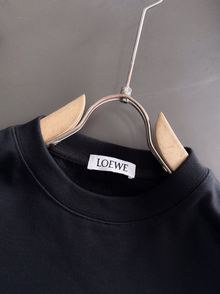 LOEWE 罗意威25SS秋冬圆领卫衣，500克重 区别市面 质感无解 版型也真的是绝绝子 每一季新品版