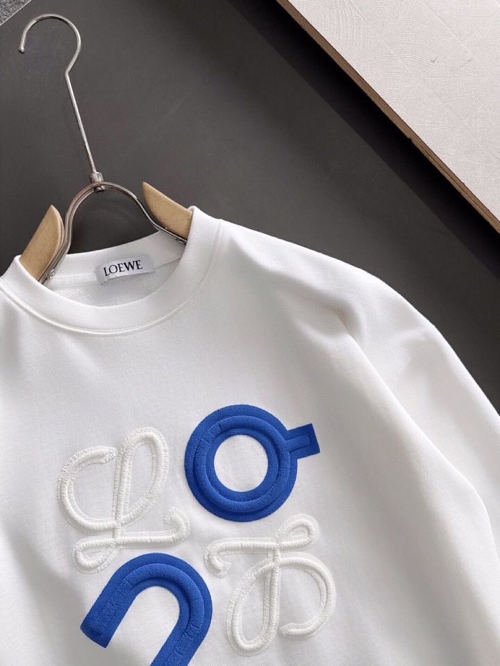 LOEWE 罗意威25SS秋冬圆领卫衣，500克重 区别市面 质感无解 版型也真的是绝绝子 每一季新品版