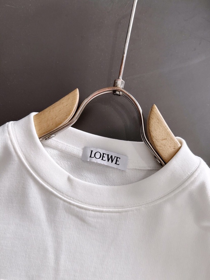 LOEWE 罗意威25SS秋冬圆领卫衣，500克重 区别市面 质感无解 版型也真的是绝绝子 每一季新品版