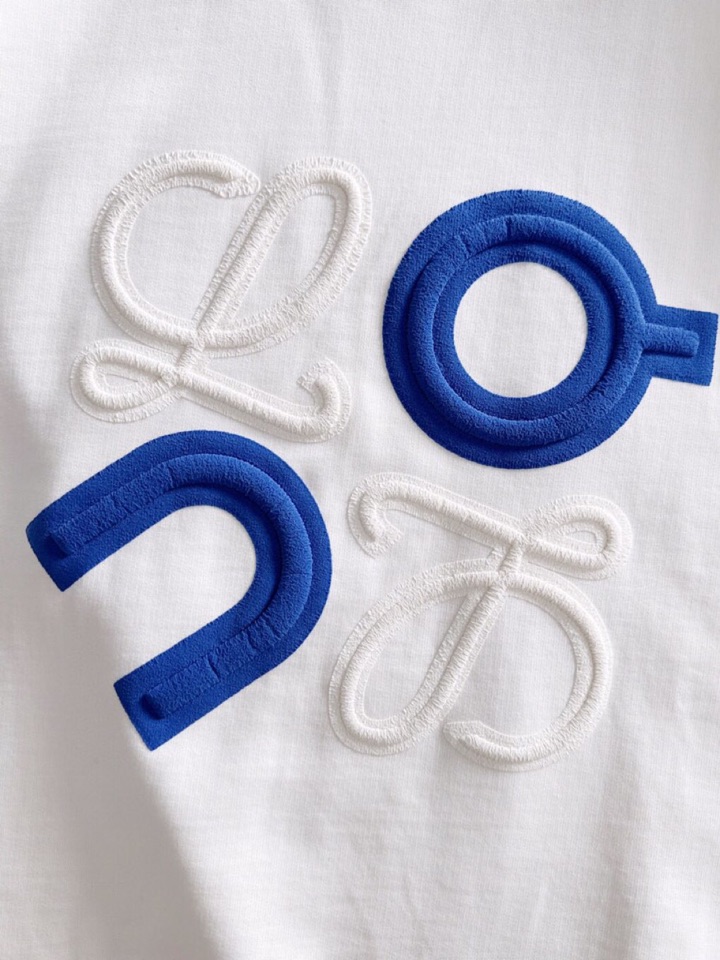 LOEWE 罗意威25SS秋冬圆领卫衣，500克重 区别市面 质感无解 版型也真的是绝绝子 每一季新品版