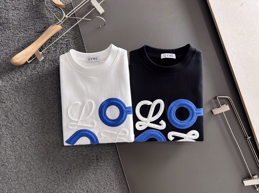 LOEWE 罗意威25SS秋冬圆领卫衣，500克重 区别市面 质感无解 版型也真的是绝绝子 每一季新品版