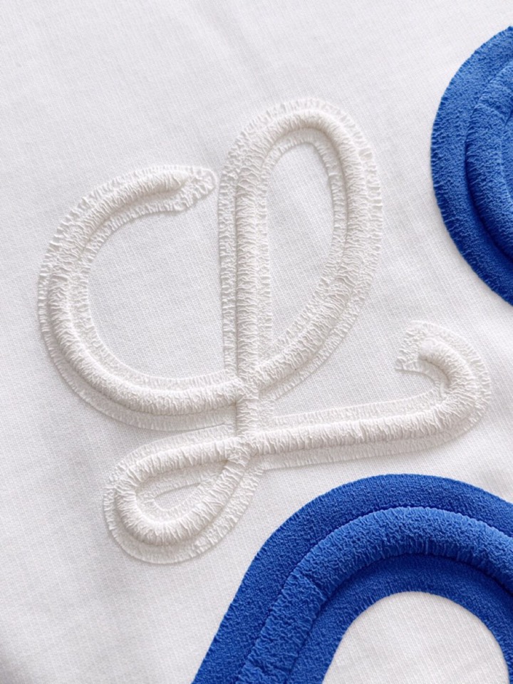 LOEWE 罗意威25SS秋冬圆领卫衣，500克重 区别市面 质感无解 版型也真的是绝绝子 每一季新品版