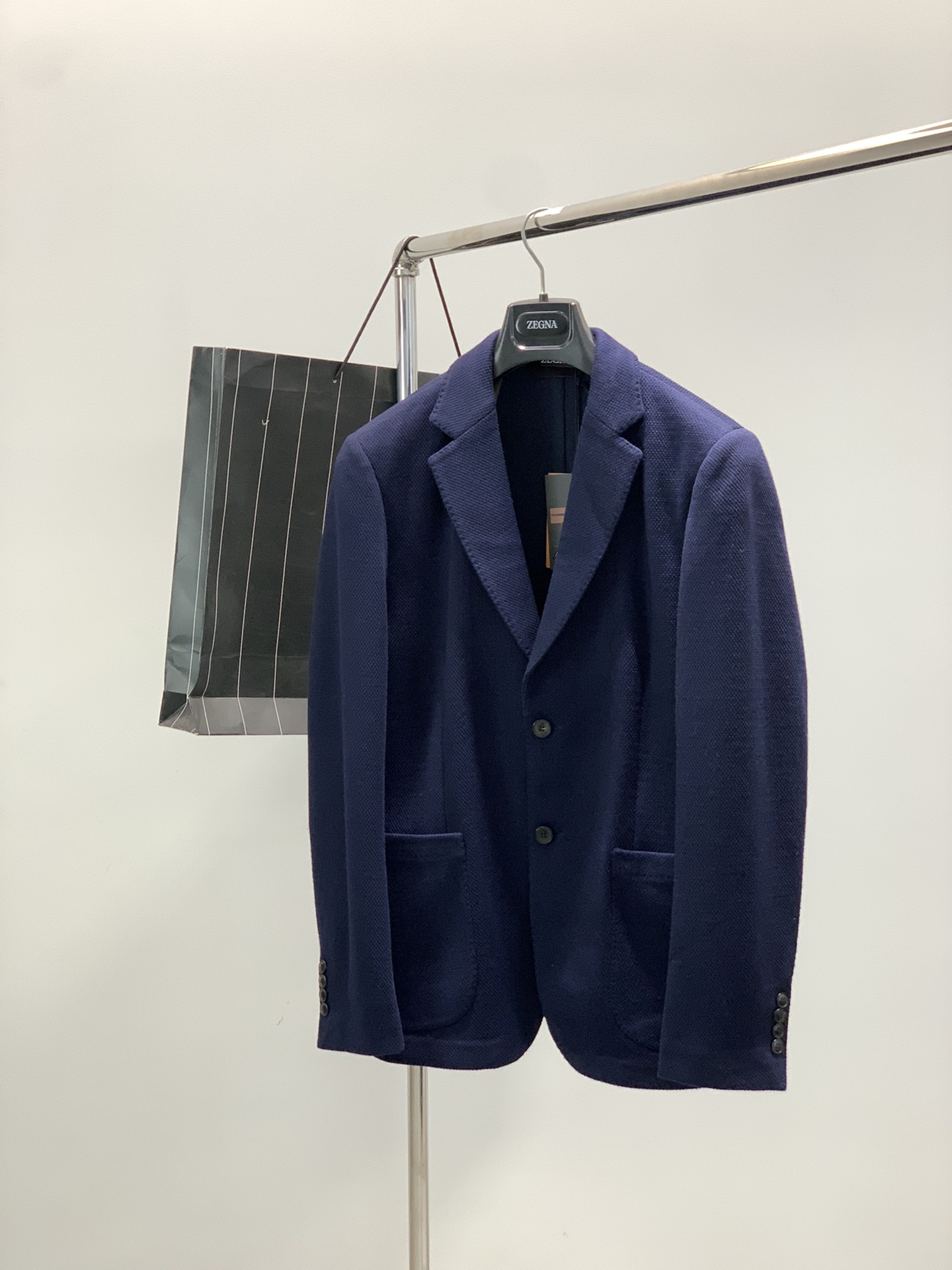 ，ZEGNA 灰咖色羊毛西装面料成份 :57羊毛、31棉、12聚酯纤维面料:三德针织羊毛，甄选自澳大利亚