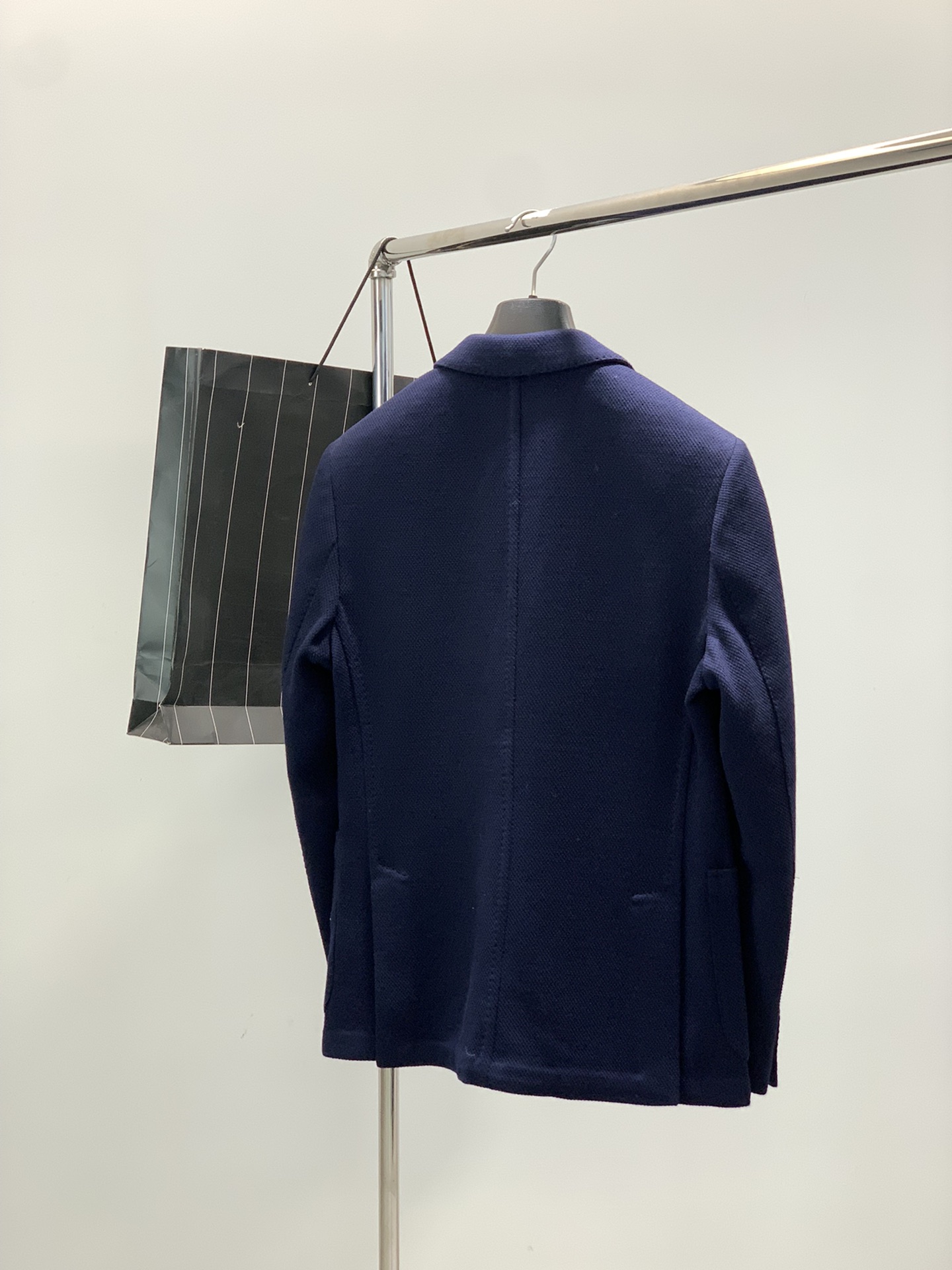 ，ZEGNA 灰咖色羊毛西装面料成份 :57羊毛、31棉、12聚酯纤维面料:三德针织羊毛，甄选自澳大利亚