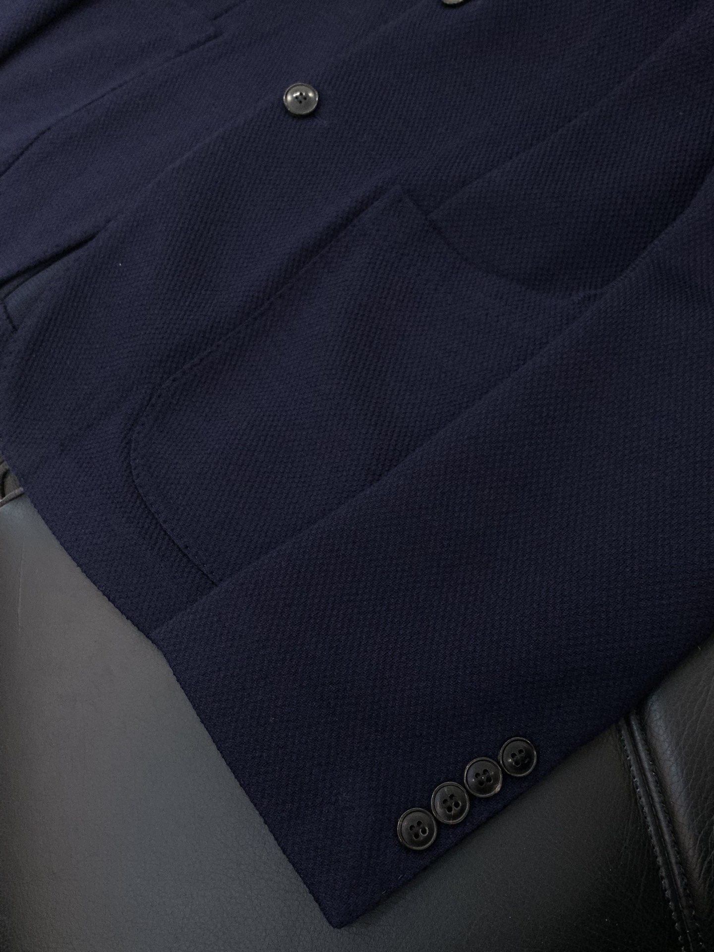 ，ZEGNA 灰咖色羊毛西装面料成份 :57羊毛、31棉、12聚酯纤维面料:三德针织羊毛，甄选自澳大利亚