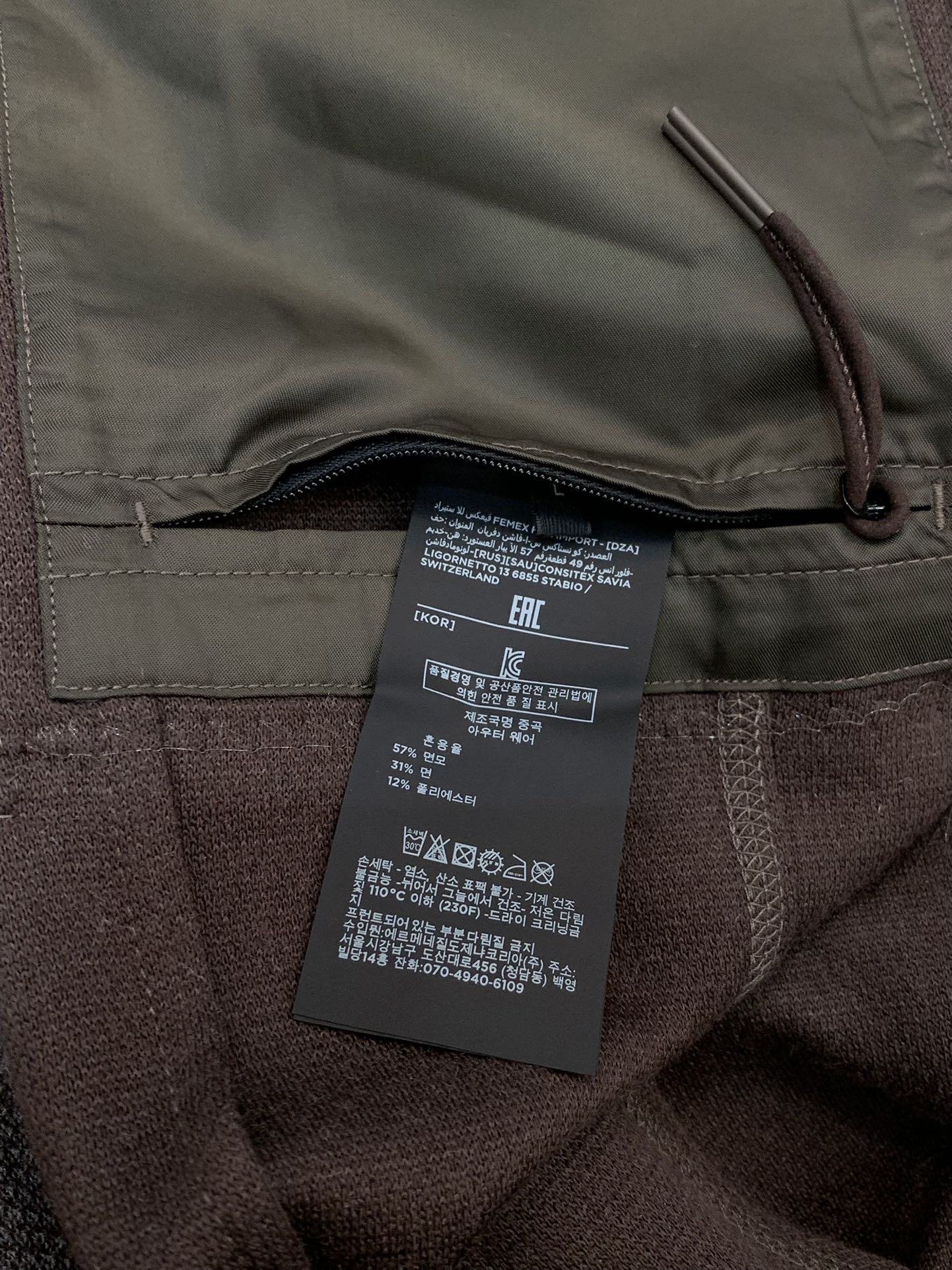 ，ZEGNA 灰咖色羊毛西装面料成份 :57羊毛、31棉、12聚酯纤维面料:三德针织羊毛，甄选自澳大利亚