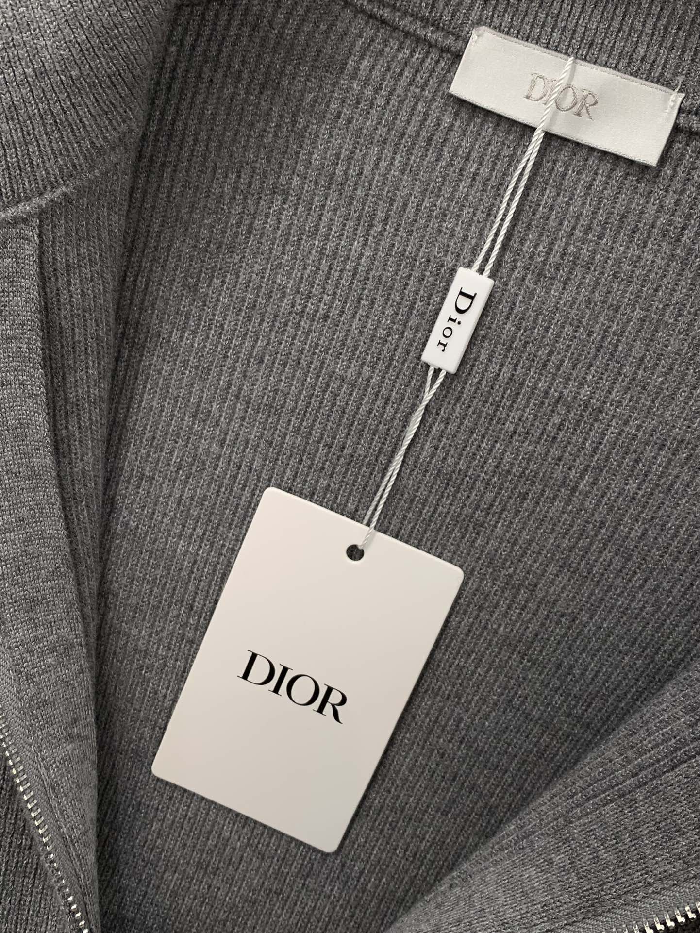 ，Dior 迪奥， 2025冬季新品，专柜同步有售，简约时尚休闲针织开衫毛衣，原版进口面料，舒适透气，顶