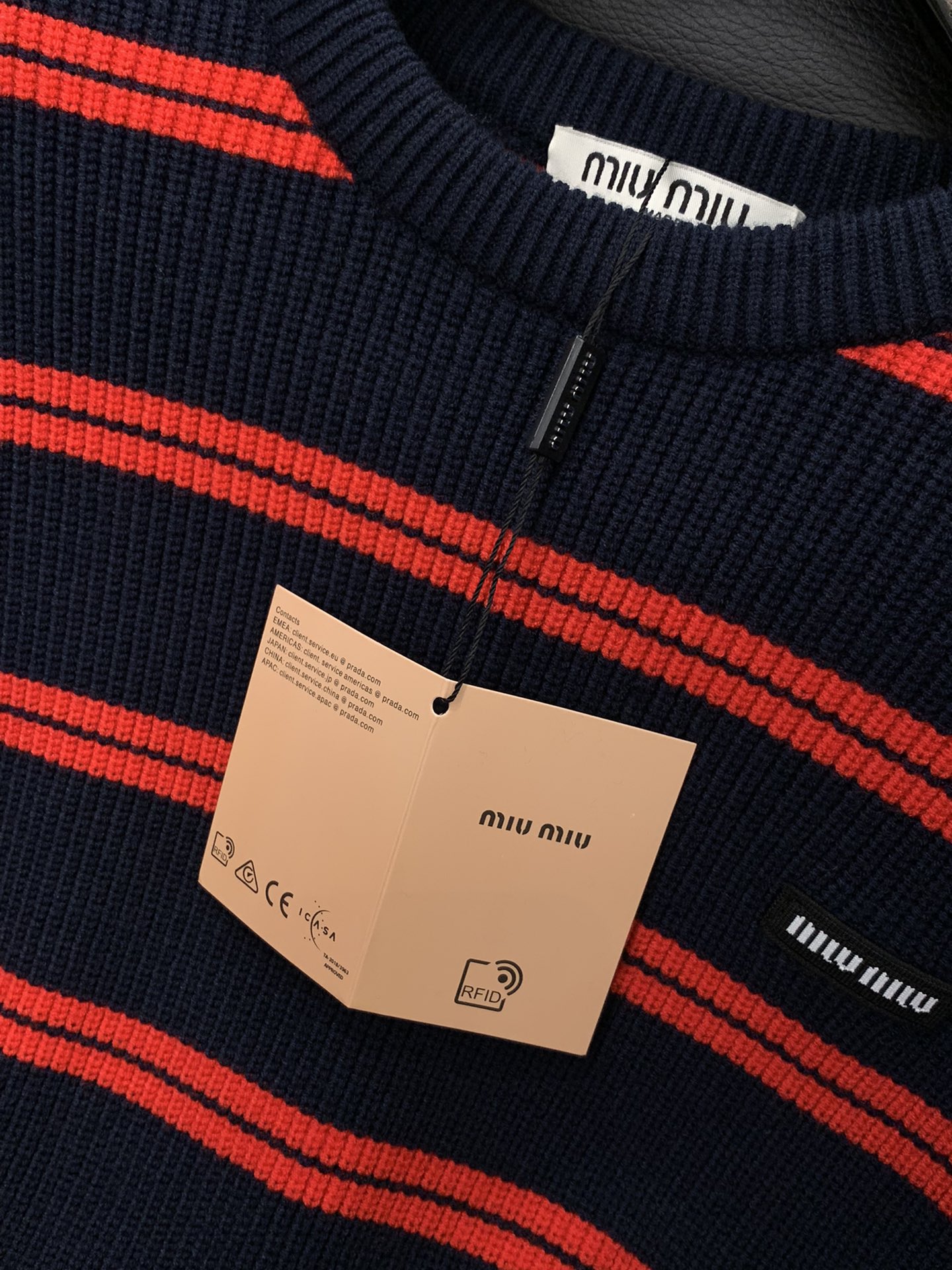 ，miu miu 2025冬季最新品，专柜同步有售，原单狠货，时尚休闲圆领长袖针织毛衣，进口原版面料，上