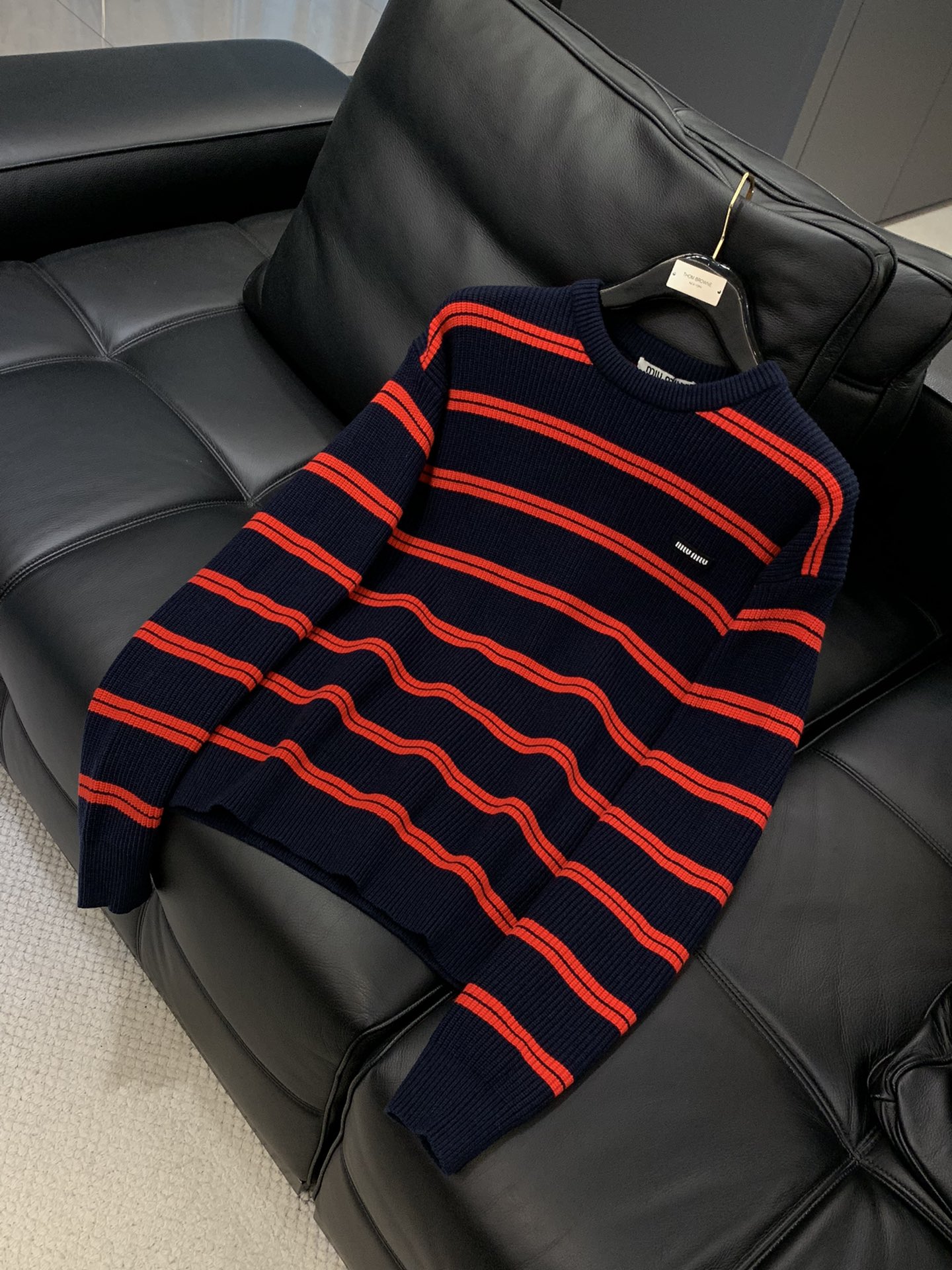 ，miu miu 2025冬季最新品，专柜同步有售，原单狠货，时尚休闲圆领长袖针织毛衣，进口原版面料，上