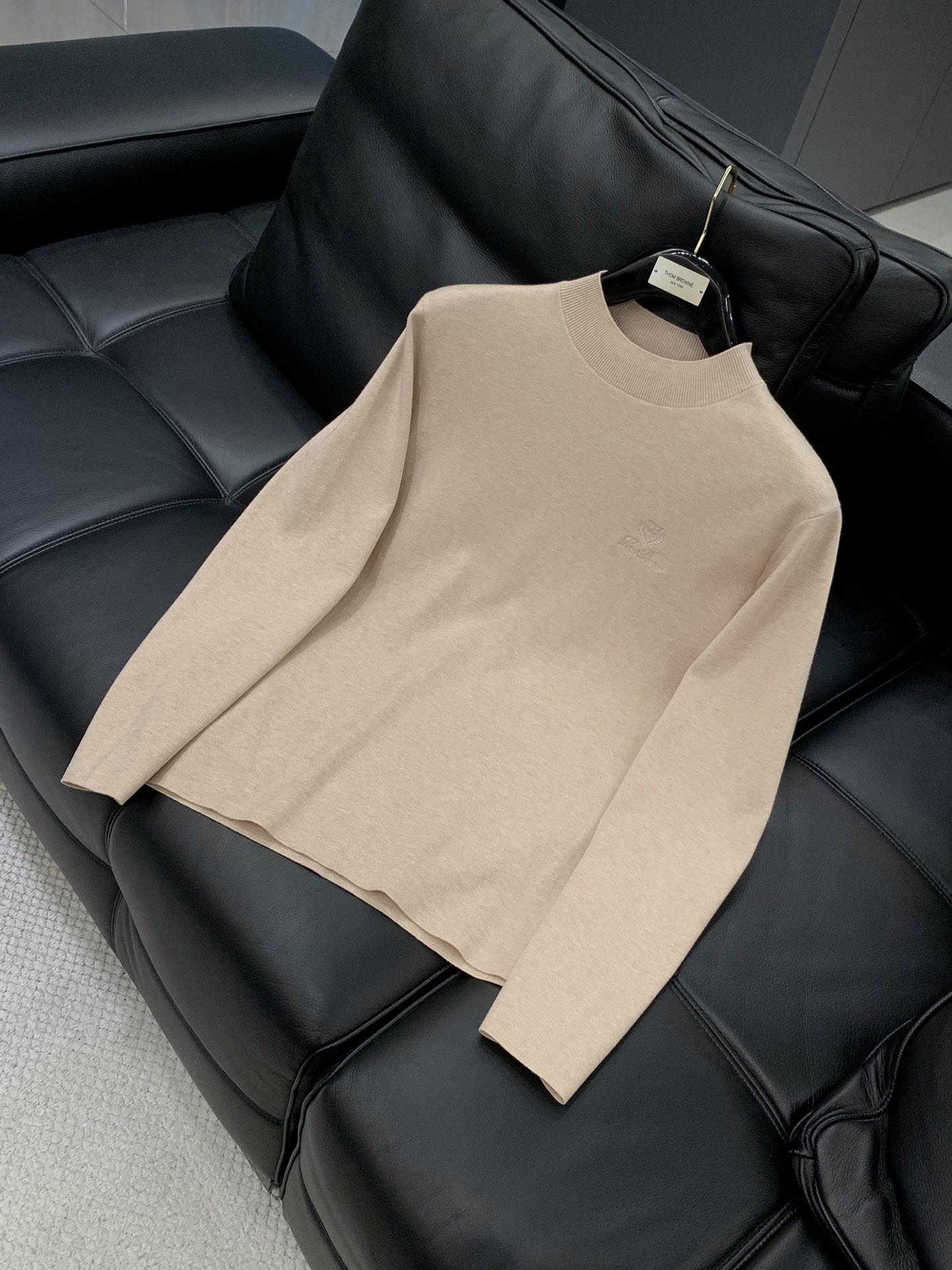 ，lP🆕(Loro Piana )，2025秋冬最新品，专柜同步有售，原单狠货，时尚休闲圆领长袖针织毛衣