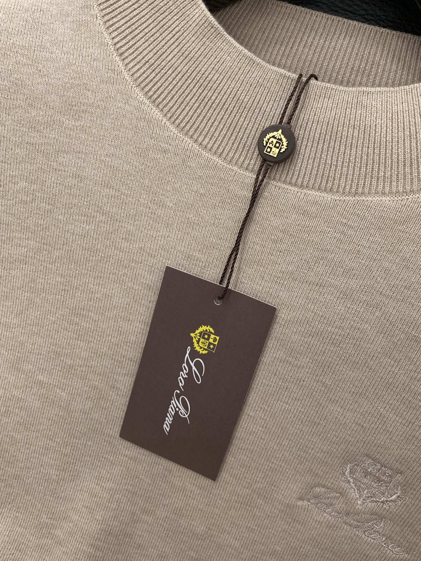 ，lP🆕(Loro Piana )，2025秋冬最新品，专柜同步有售，原单狠货，时尚休闲圆领长袖针织毛衣