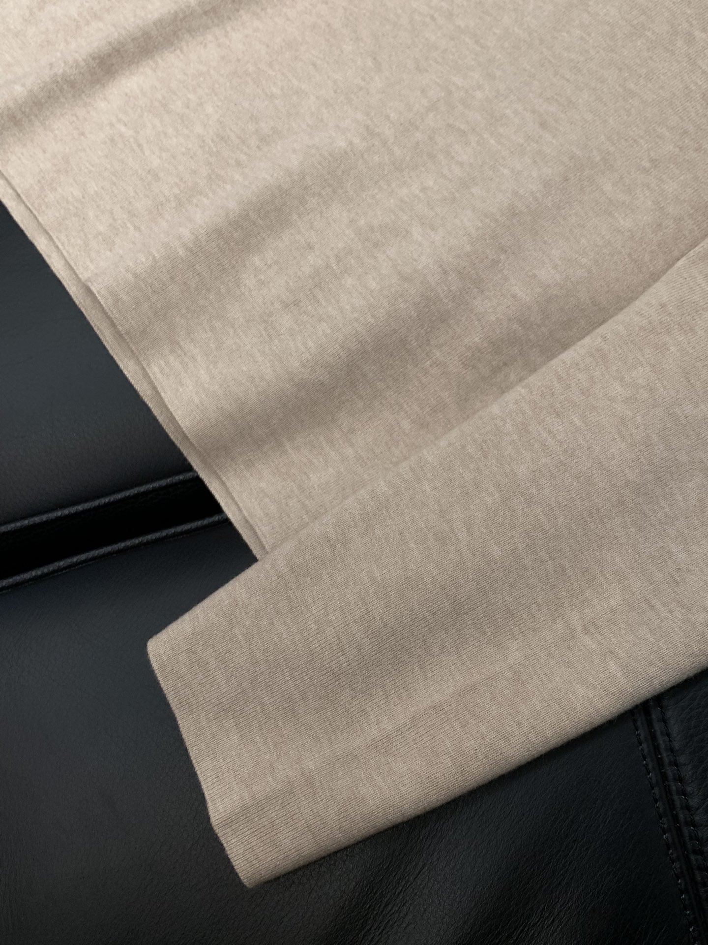 ，lP🆕(Loro Piana )，2025秋冬最新品，专柜同步有售，原单狠货，时尚休闲圆领长袖针织毛衣