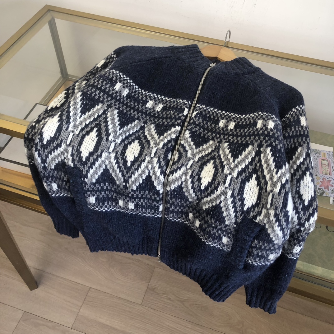 Brunello Cucinelli FW25 高领拉链提花长袖毛衣25新款BC针织开衫！采用羊毛混纺面