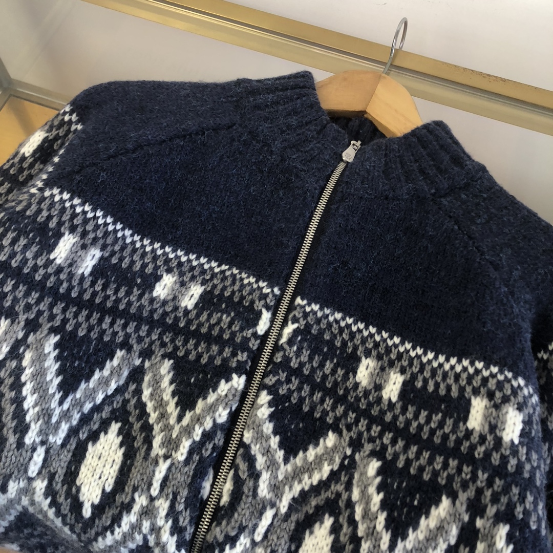 Brunello Cucinelli FW25 高领拉链提花长袖毛衣25新款BC针织开衫！采用羊毛混纺面