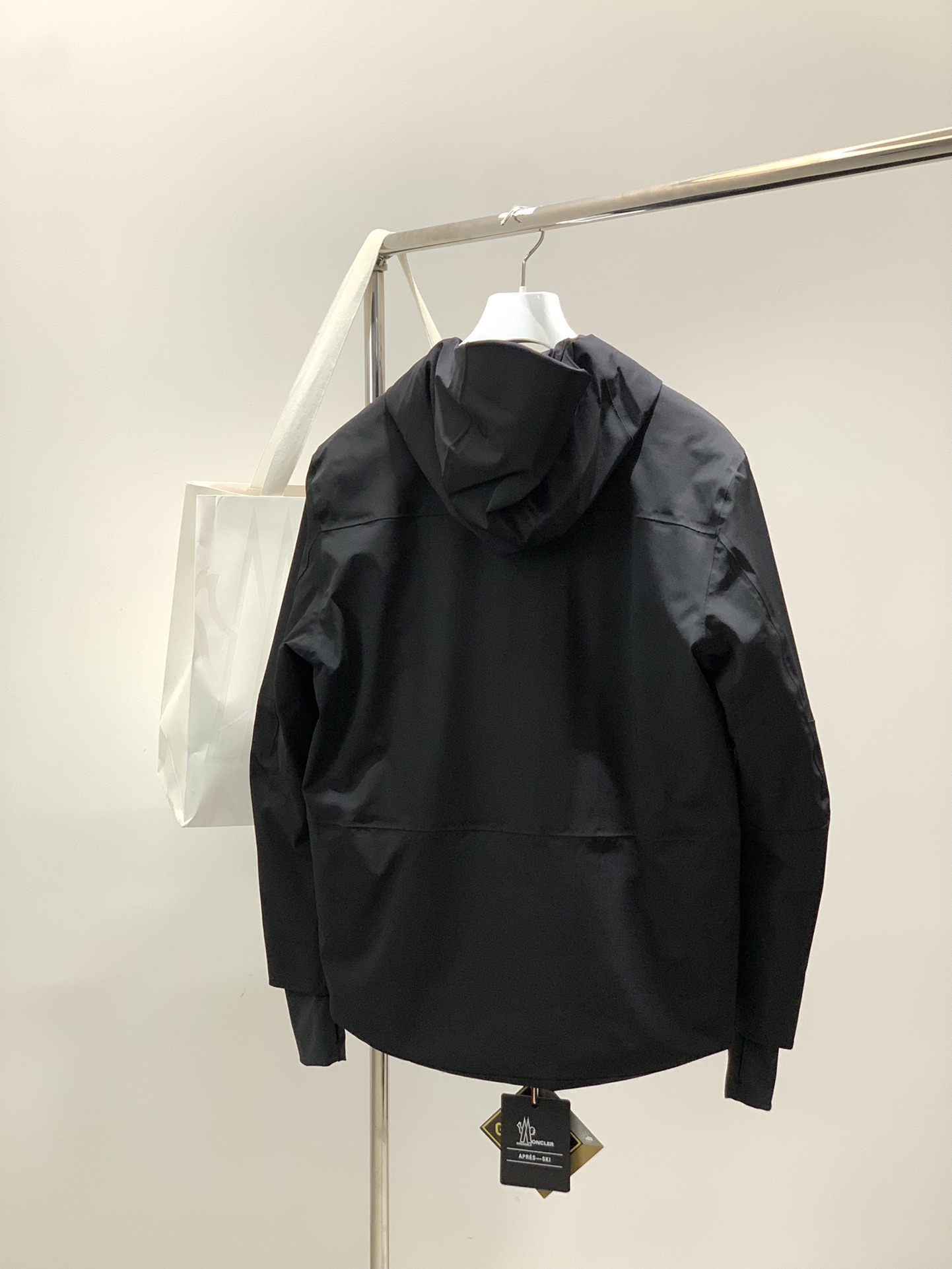 ，Moncler 蒙口，2025冬季最新品，专柜同步有售，原单狠货，时尚休闲连帽拼接棉服外套，上身舒适！