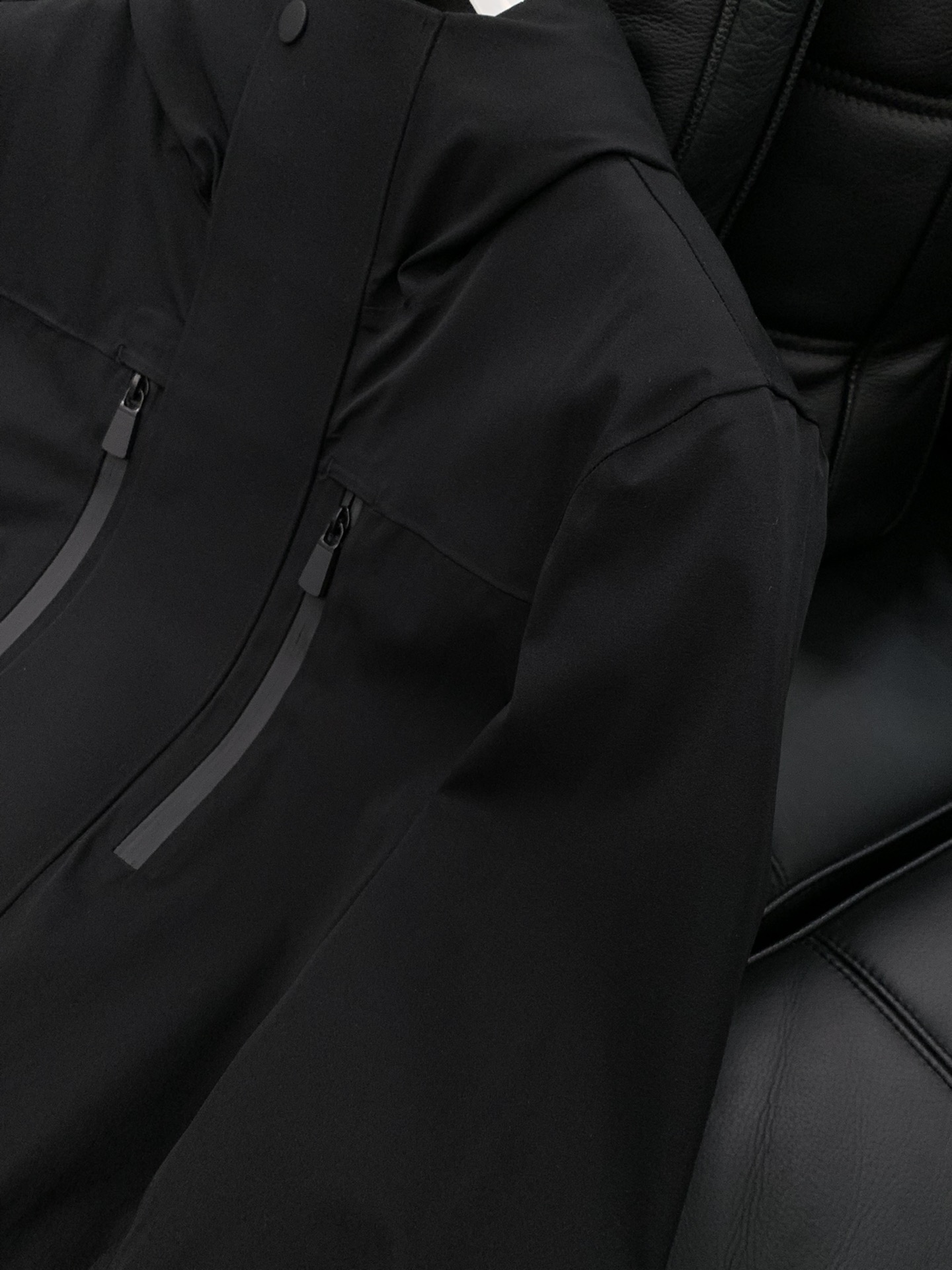 ，Moncler 蒙口，2025冬季最新品，专柜同步有售，原单狠货，时尚休闲连帽拼接棉服外套，上身舒适！